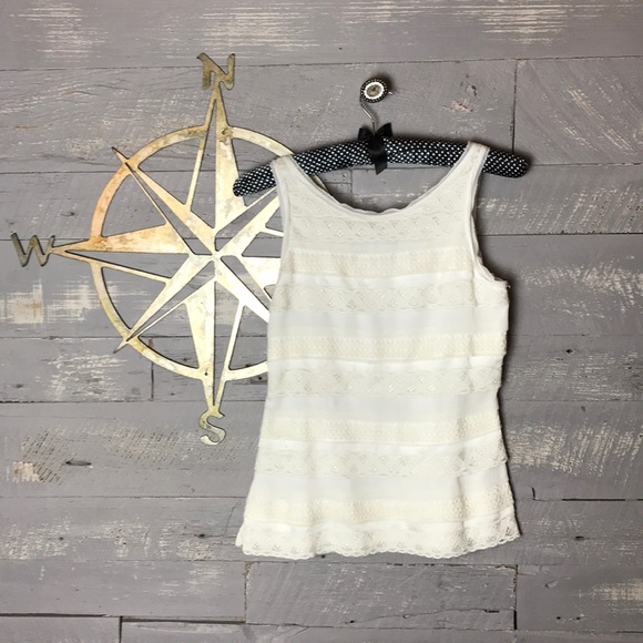 WHBM sleeveless top with ruffles & lace - Picture 2 of 5